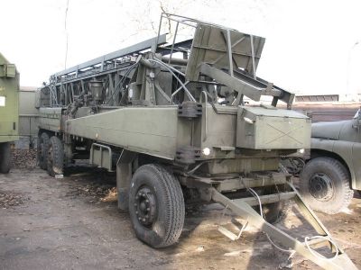 STACJA RADAROWA ROZKŁADANA NA PRZYCZEPIE 3-OSIOWEJ
