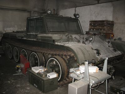 CZOŁG T-55 SZKOLNY. ZAMIAST WIEŻY KABINA INSTRUKTORA.
