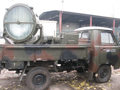 Uaz 452 z reflektorem lotniskowym. Absolutny hit. Tylko 9szt było na wyposażeniu armii polskiej.
